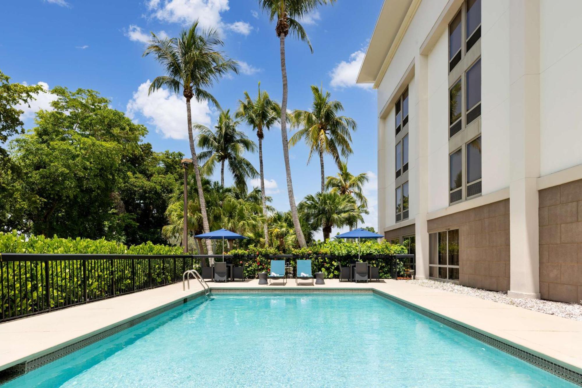 Hampton Inn Naples-Central Ngoại thất bức ảnh